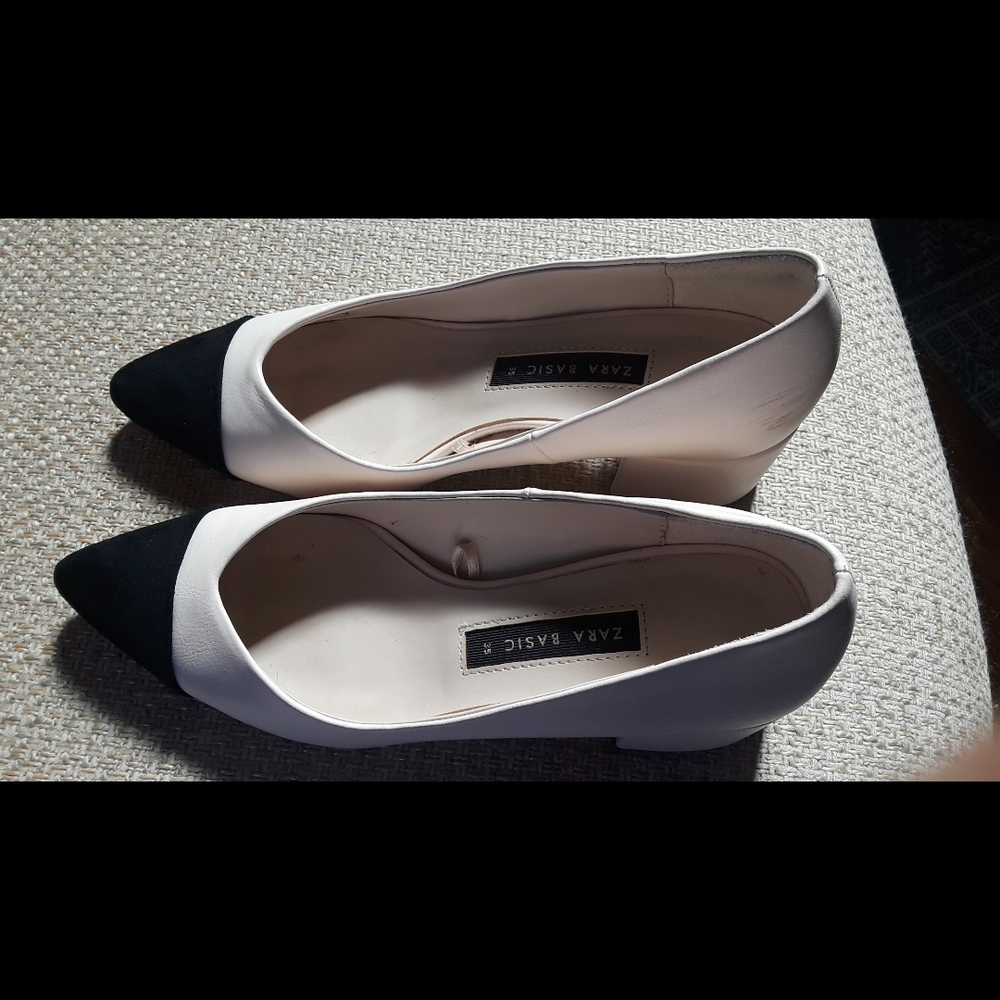 Zara Women's Black and Cream Flats
